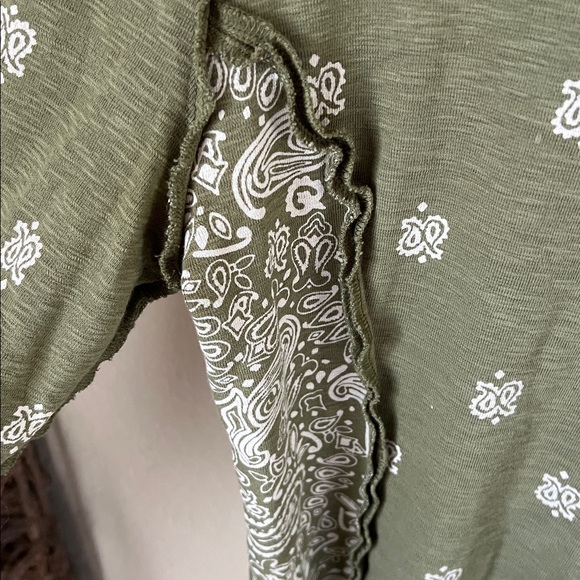 Pilcro Olive green paisley long sleeve turtleneck top - Picture 10 of 13